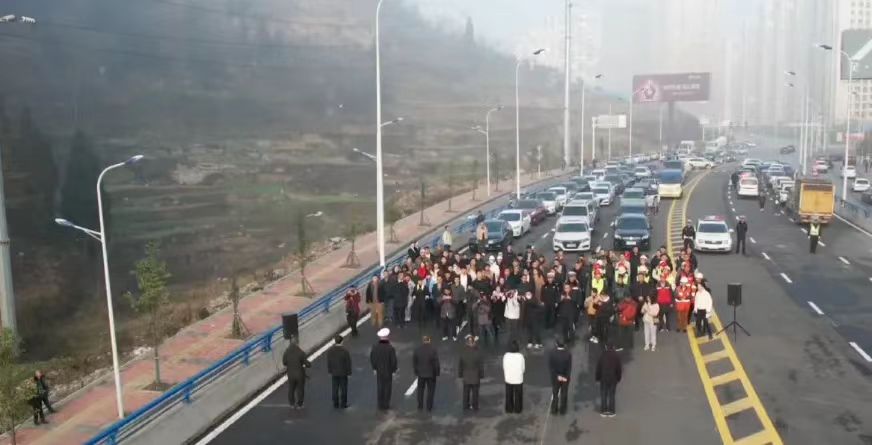 剛剛通車！5分鐘經濟生活圈！六盤水鳳凰東路通車現場直擊！